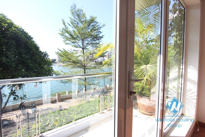 Lake view-House for rent in Tay Ho area
